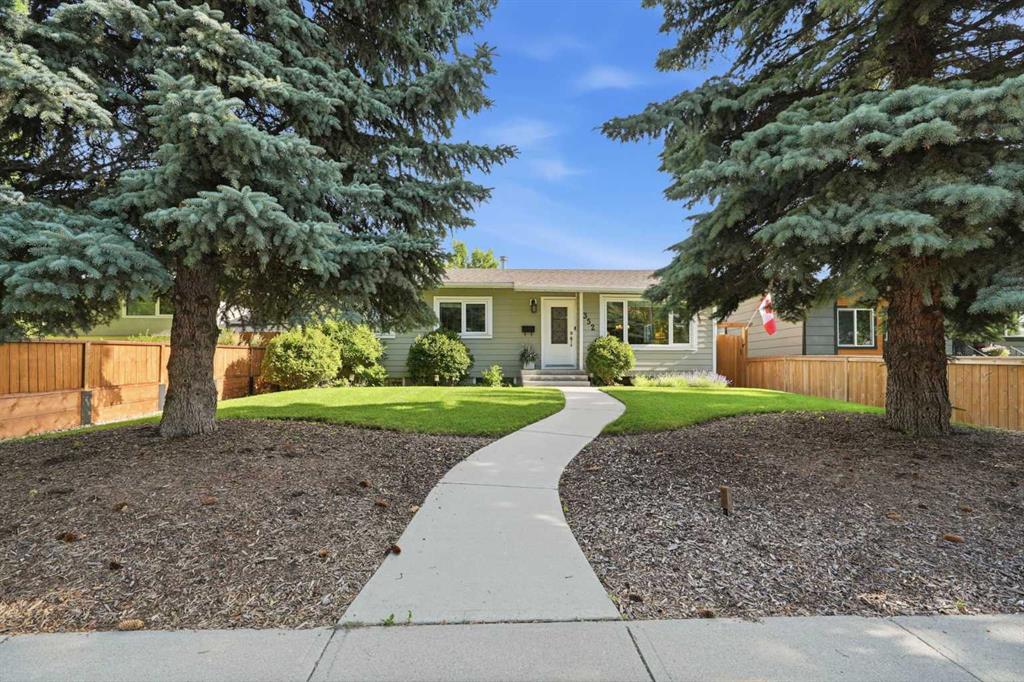 Third View of 352 86 Avenue SE, Acadia, Calgary, Alberta, T2H 1N7