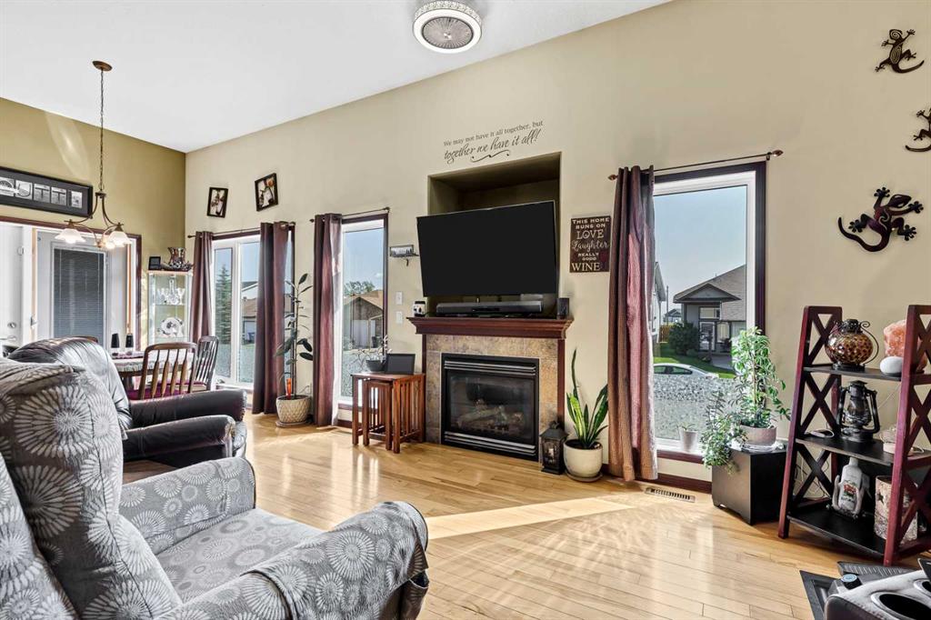 Fifth View of 801, 800 Carriage lane Place N, NONE, Carstairs, Alberta, T0M 0N0