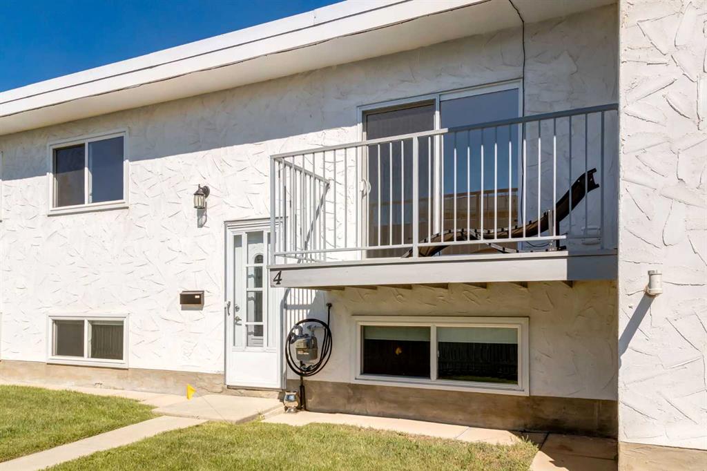 Fourth View of 4503 73 Street NW, Bowness, Calgary, Alberta, T3B2M7