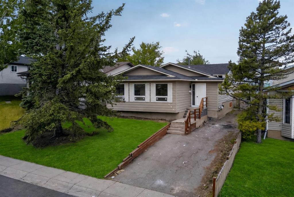 Fifth View of 304 Beddington Circle NE, Beddington Heights, Calgary, Alberta, T3K 1K7