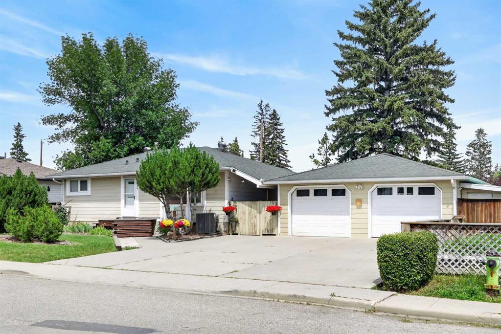 Second View of 8008 36 Avenue NW, Bowness, Calgary, Alberta, T3B 1W3