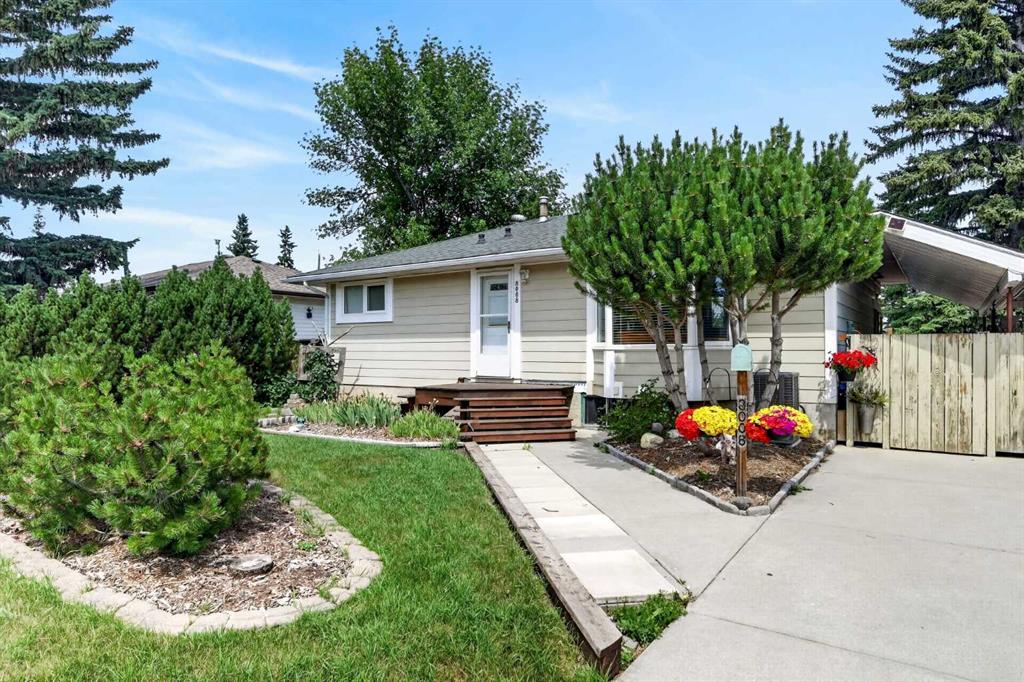 Third View of 8008 36 Avenue NW, Bowness, Calgary, Alberta, T3B 1W3