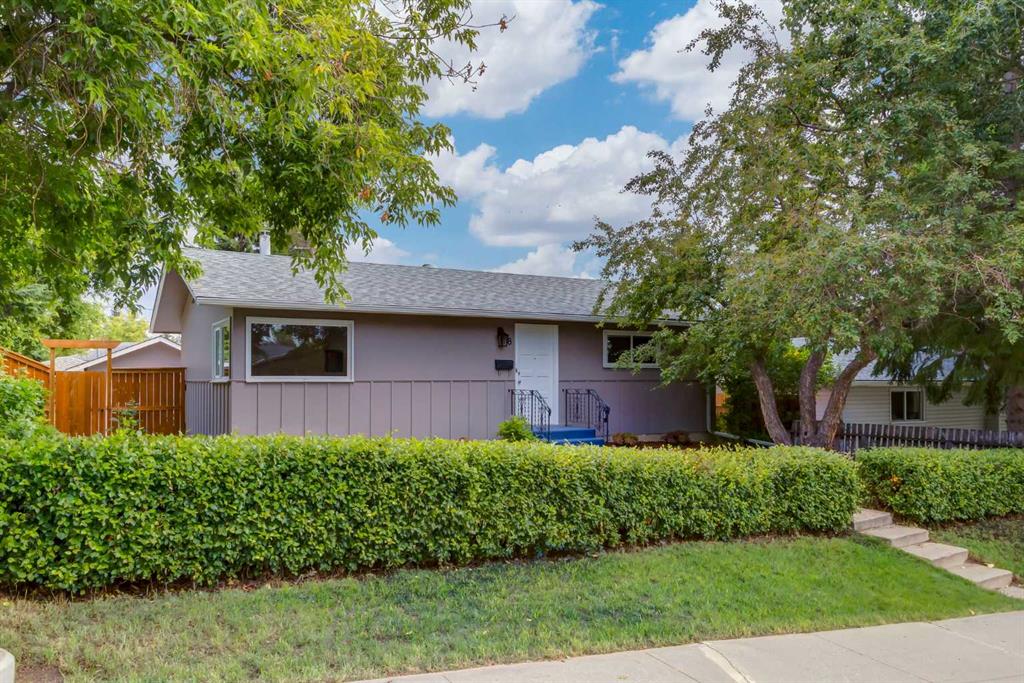 8 Hazelwood Crescent SW, A2329794, Alberta,