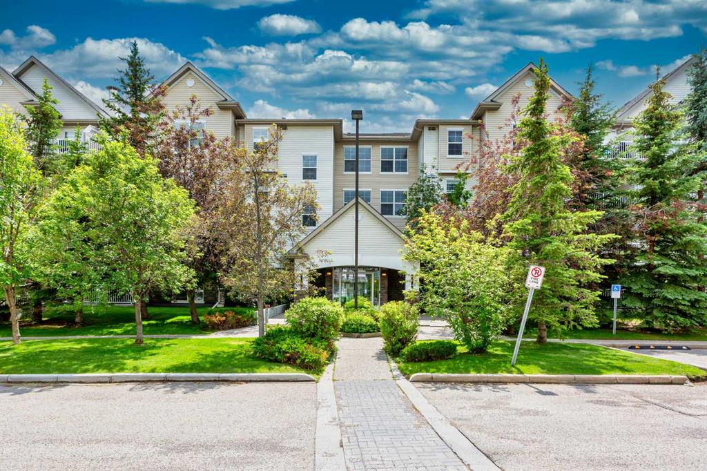 210, 2000 Applevillage Court SE, A2329799, Alberta,