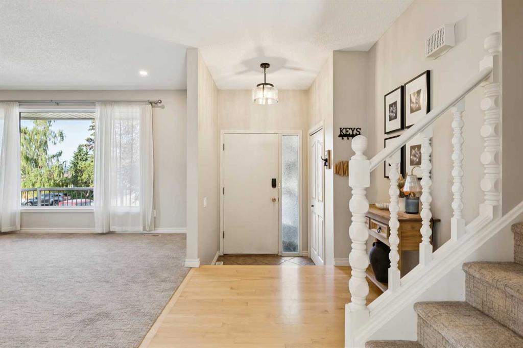 Fifth View of 16 Brenner Place NW, Brentwood, Calgary, Alberta, T2L1Z2