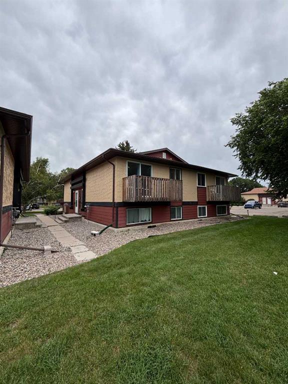 4, 5 Acadia Road W, A2329914, Alberta,