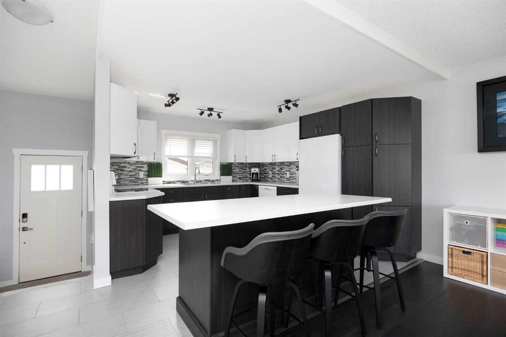 Fourth View of 157 Bird Crescent , Thickwood, Fort McMurray, Alberta, T9H 4T1