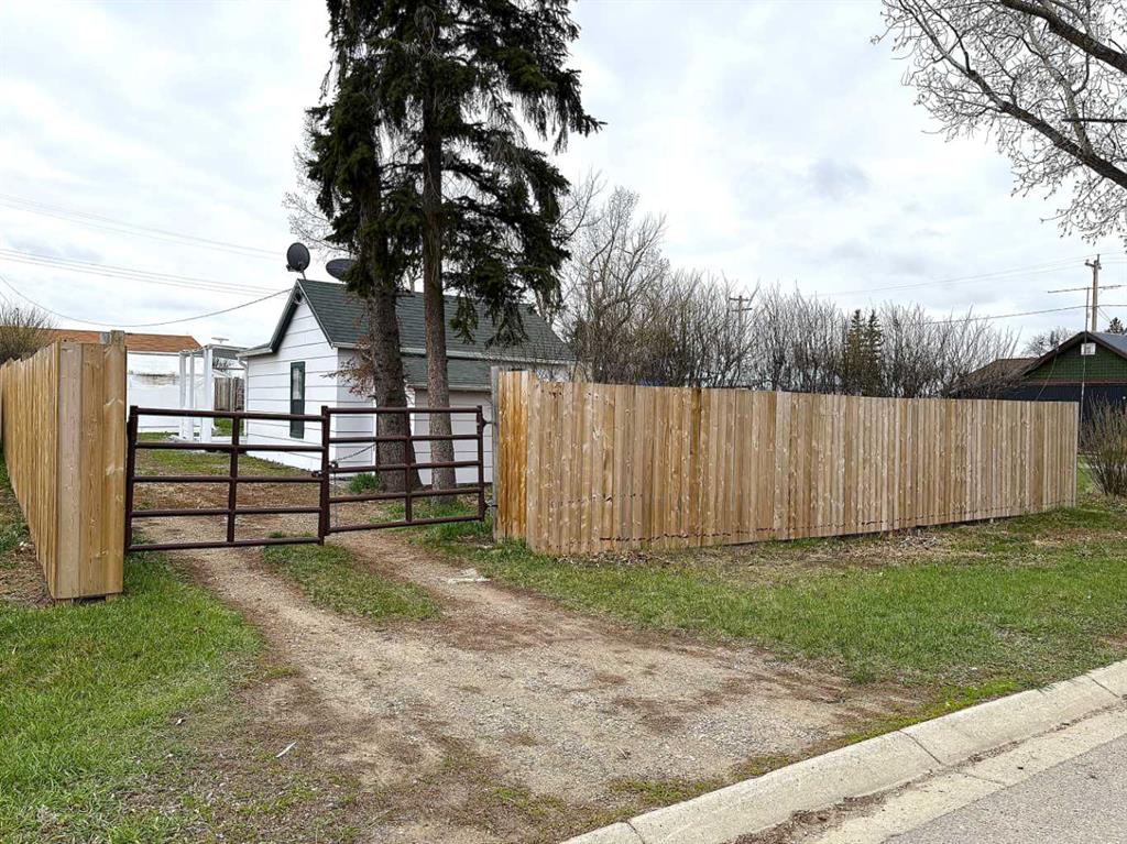 220 Armstrong Street , A2330117, Alberta,
