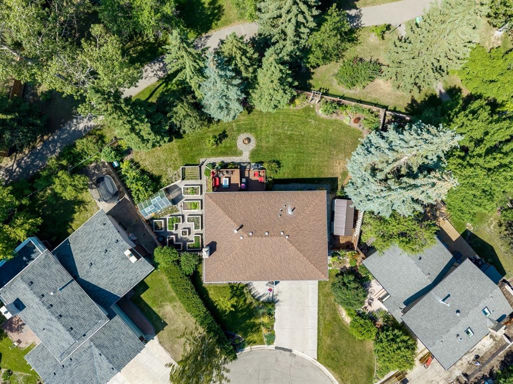Third View of 423 Canterbury Place SW, Canyon Meadows, Calgary, Alberta, T2W 2B6