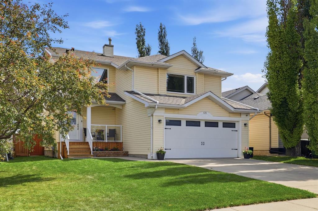 Second View of 135 Douglas Woods Hill SE, Douglasdale/Glen, Calgary, Alberta, T2Z3B2