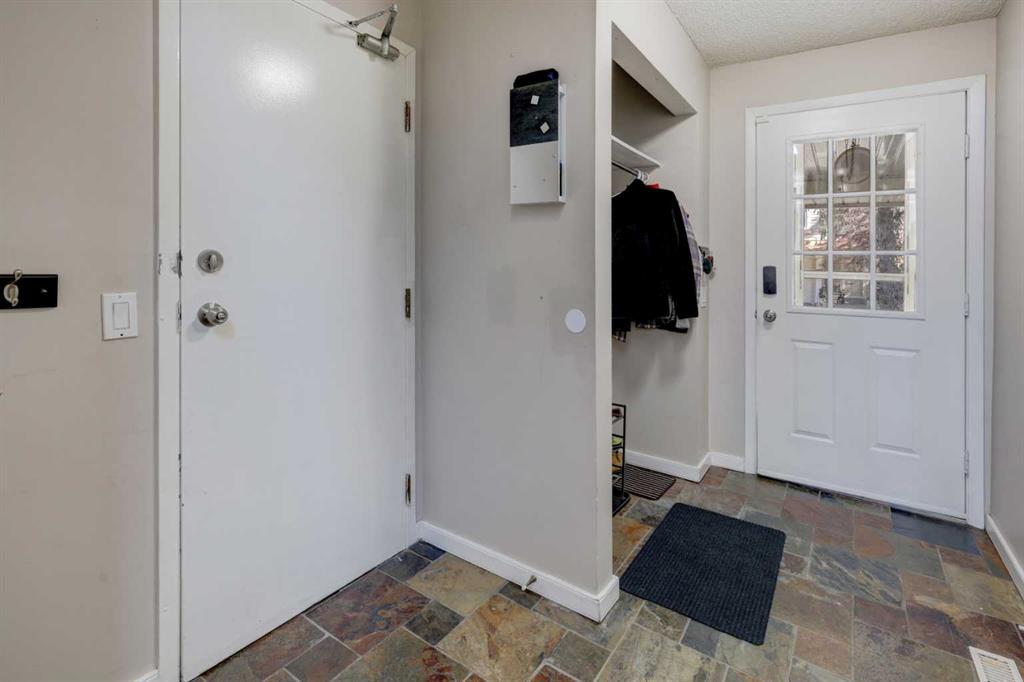 Fifth View of 738 Queenston Terrace SE, Queensland, Calgary, Alberta, T2J6H6