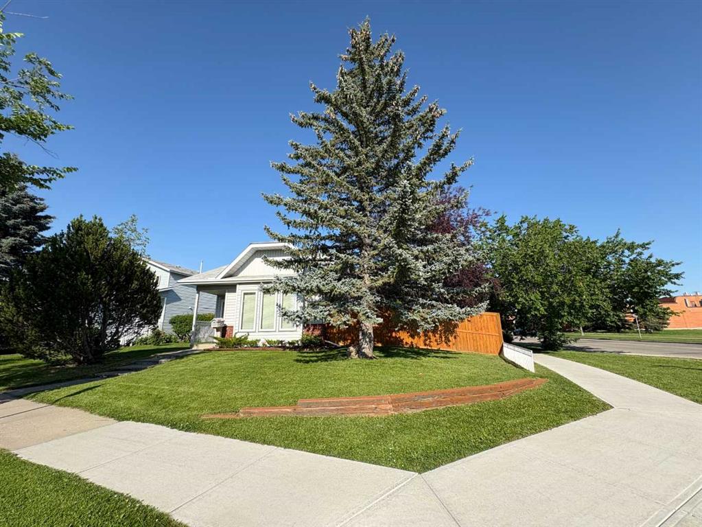 228 ERIN WOODS Drive SE, A2330215, Alberta,