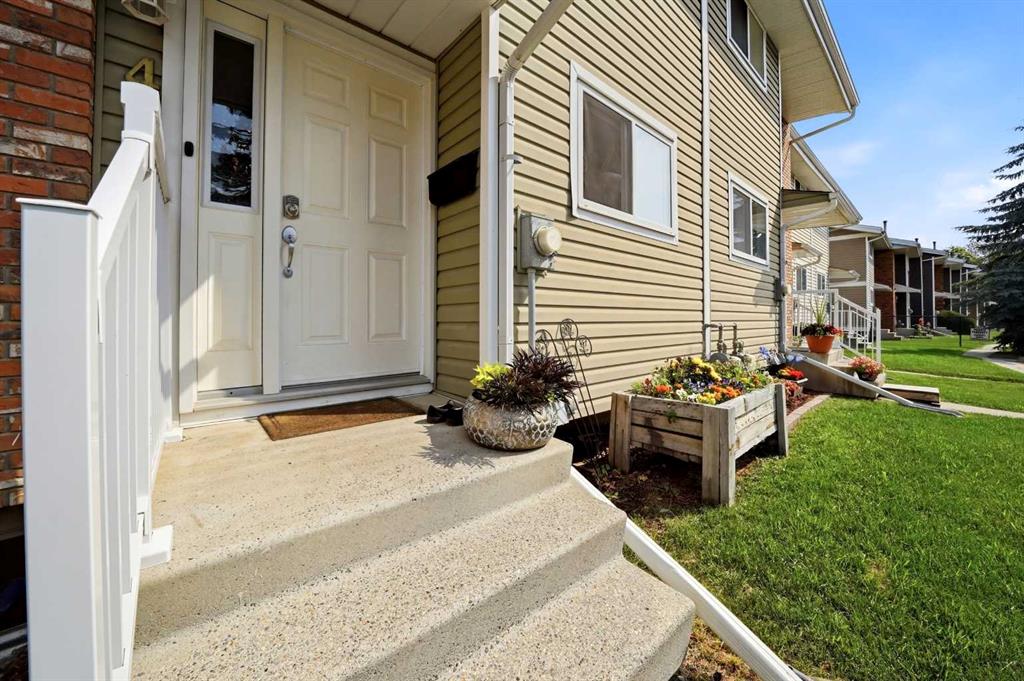 Fifth View of 4, 5812 61 Street , Riverside Meadows, Red Deer, Alberta, T4N 6H4