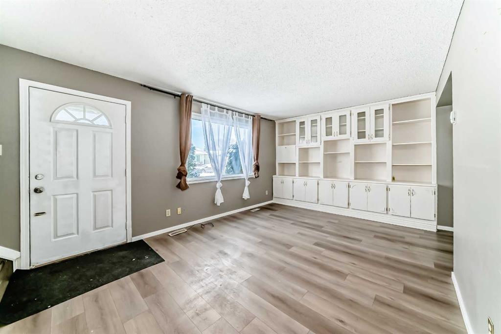 Third View of B1, 35 Nash  , Normandeau, Red Deer, Alberta, T4P 1X9