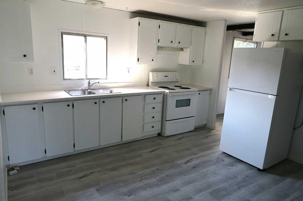 Second View of 207 4 Street NW, NONE, Sundre, Alberta, T0M 1X0