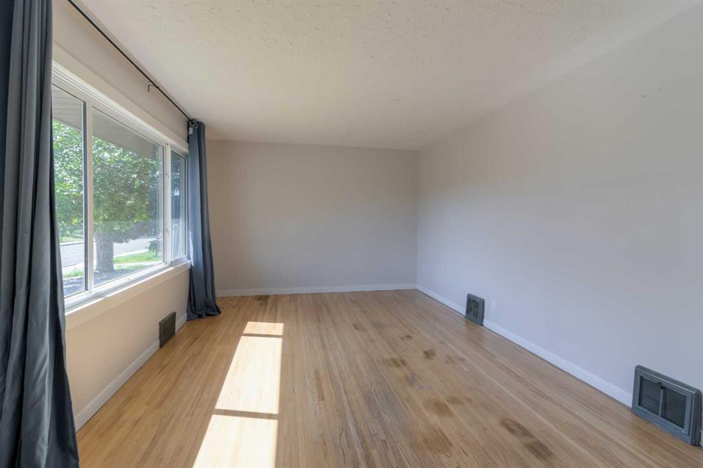 Fifth View of 630 10 Street N, Senator Buchanan, Lethbridge, Alberta, T1H2E2