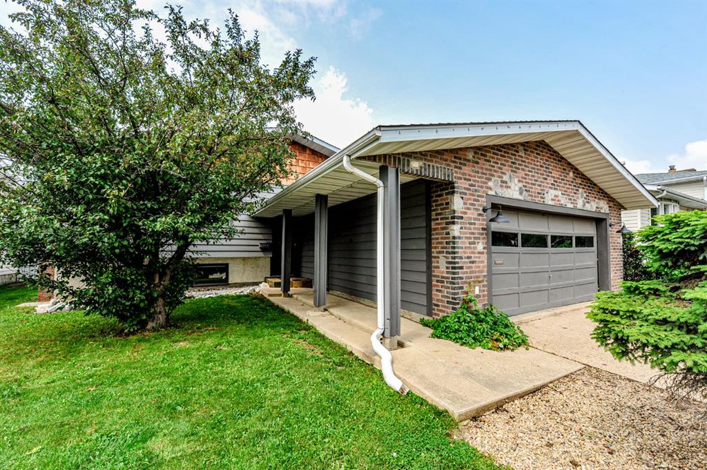 68 Elliott Drive , A2330879, Alberta,