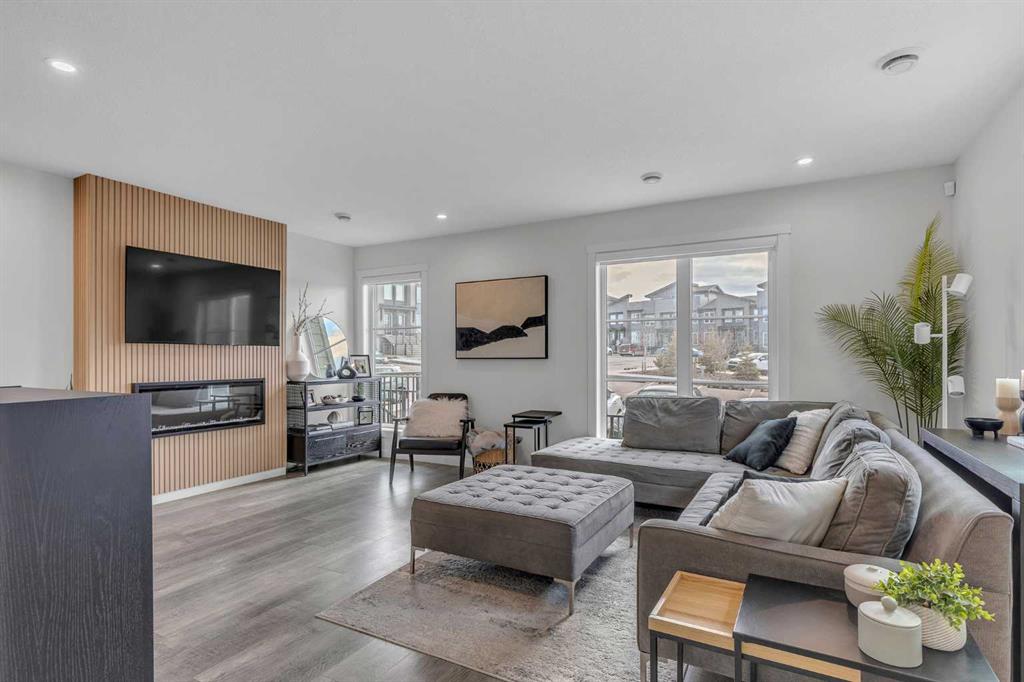 302, 260 Rowley Way NW, A2331042, Alberta,