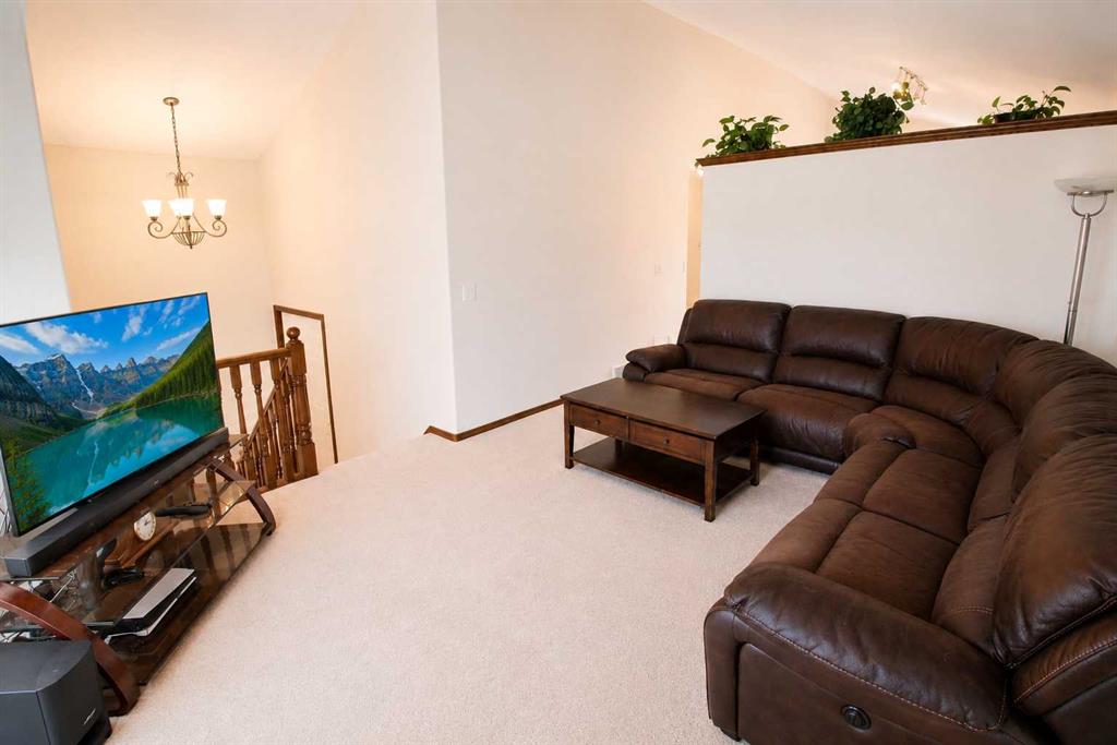 Fifth View of 96 Duckering Close , Devonshire, Red Deer, Alberta, T4R 2Z4