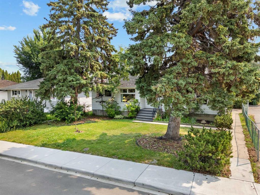 Third View of 4715 43a Avenue , Grandview, Red Deer, Alberta, T4N3G9