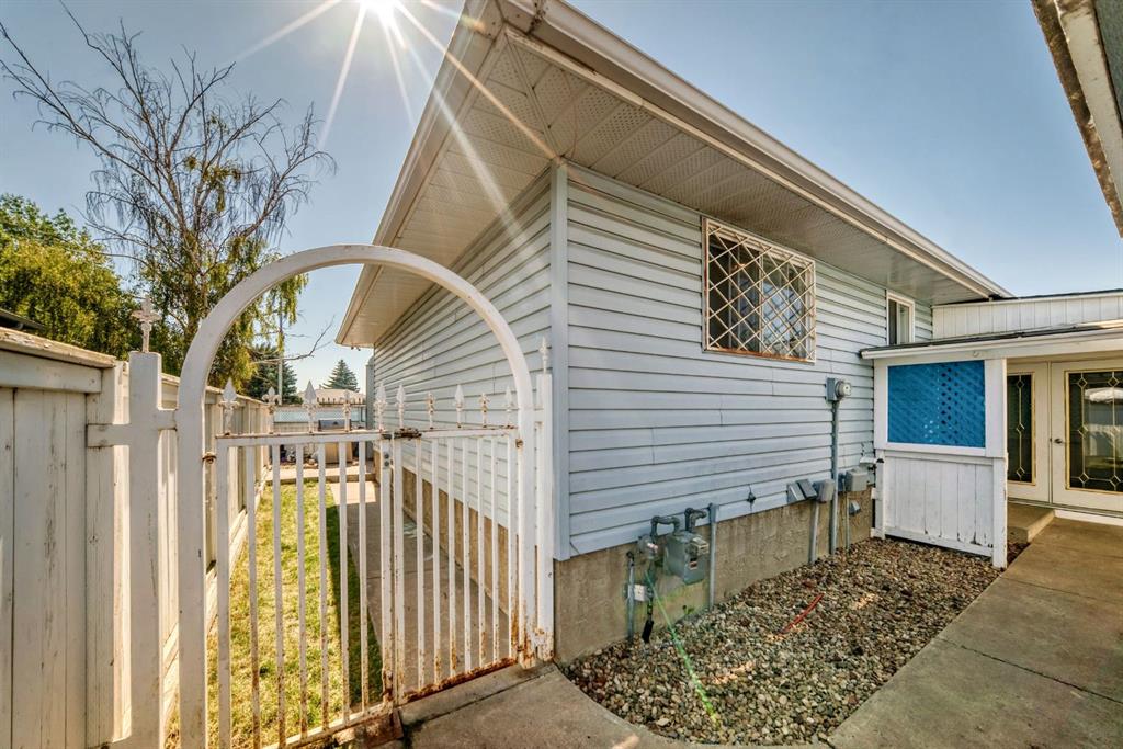 Fifth View of 2203 65 Street NE, Pineridge, Calgary, Alberta, T1Y1N5
