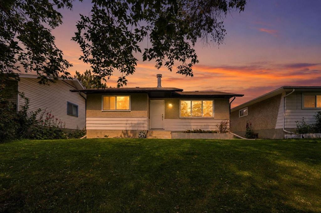 Main View of 3257 32A Avenue SE, Dover, Calgary, Alberta, T2B 0J6