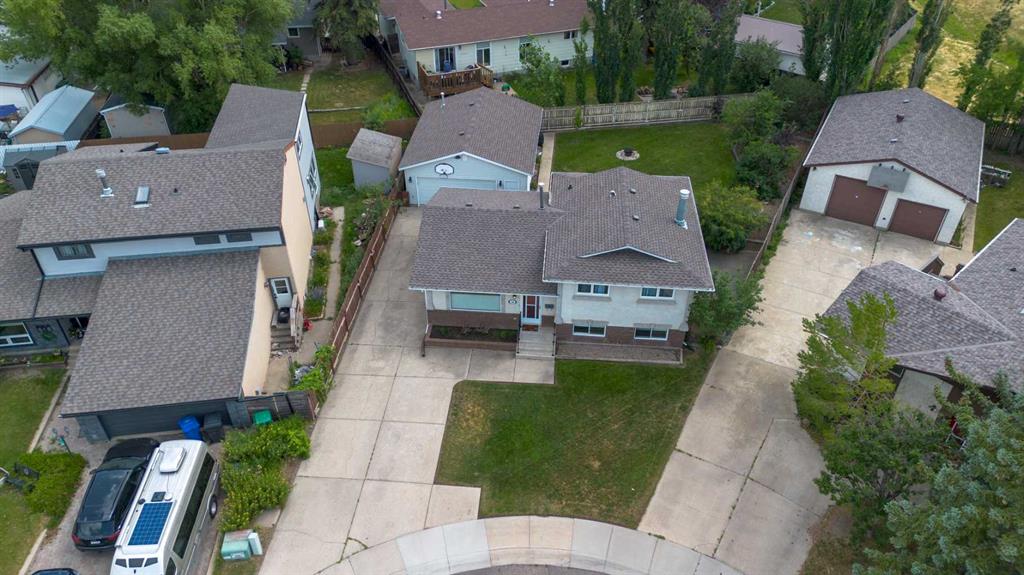 Second View of 46 Oxford Road W, Varsity Village, Lethbridge, Alberta, T1K 4V4