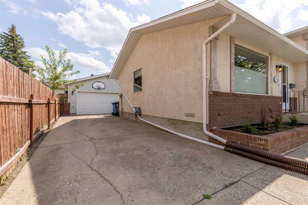 Fourth View of 46 Oxford Road W, Varsity Village, Lethbridge, Alberta, T1K 4V4
