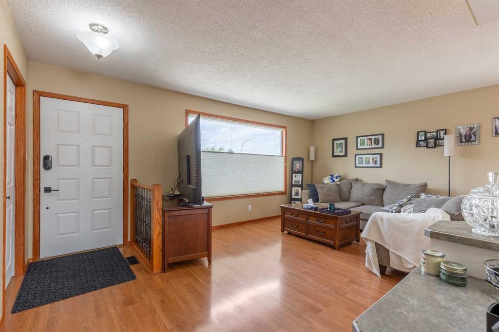 Fifth View of 46 Oxford Road W, Varsity Village, Lethbridge, Alberta, T1K 4V4
