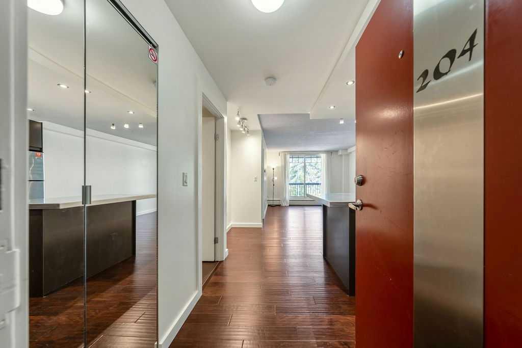 Fourth View of 204, 1301 17 Avenue NW, Capitol Hill, Calgary, Alberta, T2M 0R2