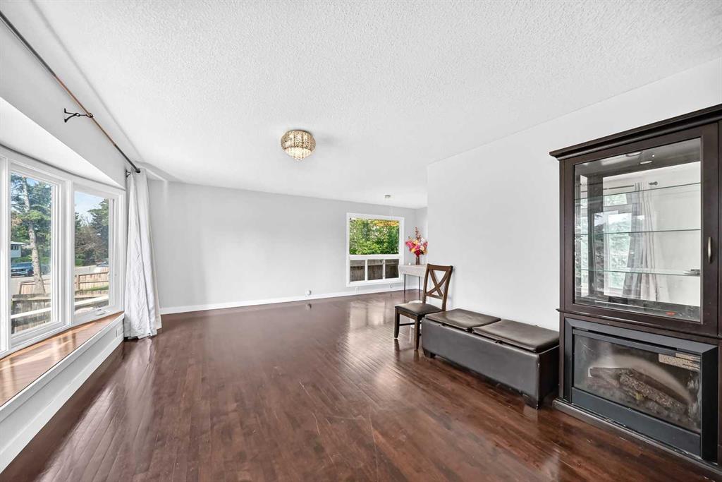 Third View of 6016 18 Avenue NE, Pineridge, Calgary, Alberta, T1Y 1P1