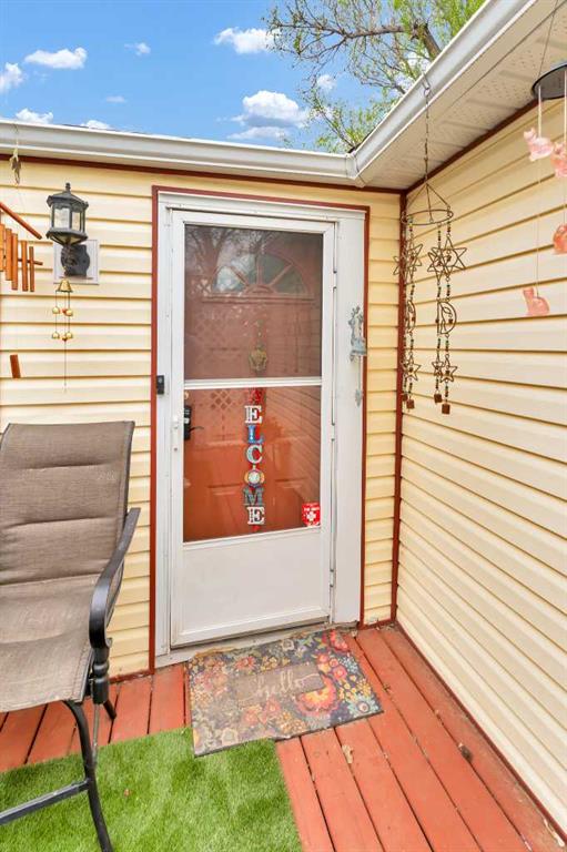 Fourth View of 2, 612 20 Street NE, Northeast Crescent Heights, Medicine Hat, Alberta, T1C 1H5