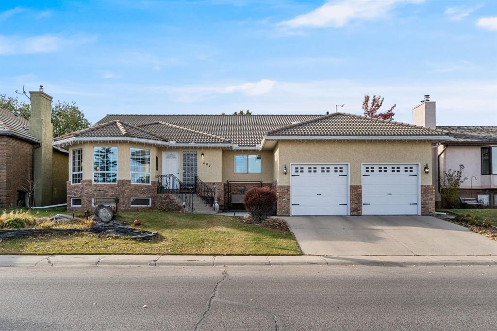 607 9 Street SE, A2331370, Alberta,