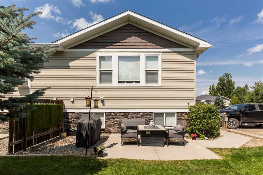 Third View of 2, 20 Cougar Cove N, Uplands, Lethbridge, Alberta, T1H 5V4
