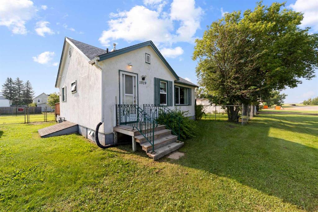 Third View of 1019 Main Street , NONE, Ohaton, Alberta, T0B 3P0