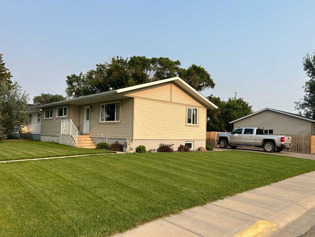 949 3 Avenue N, A2331402, Alberta,