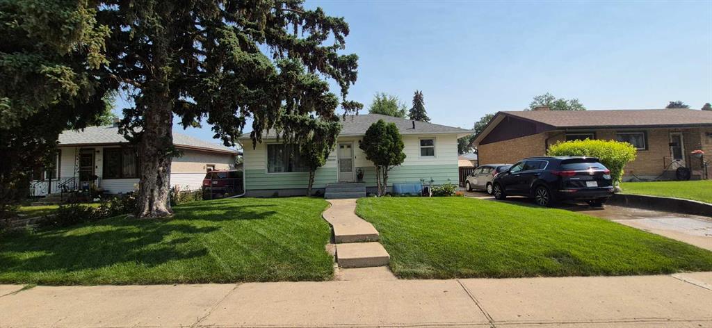 Third View of 30 Cochran Drive NW, Northwest Crescent Heights, Medicine Hat, Alberta, T1A6Y7