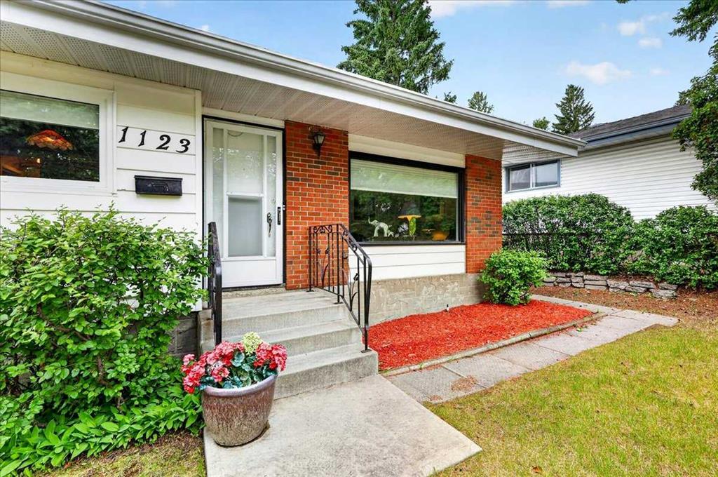 Second View of 1123 48 Avenue NW, North Haven, Calgary, Alberta, T2K 0J6