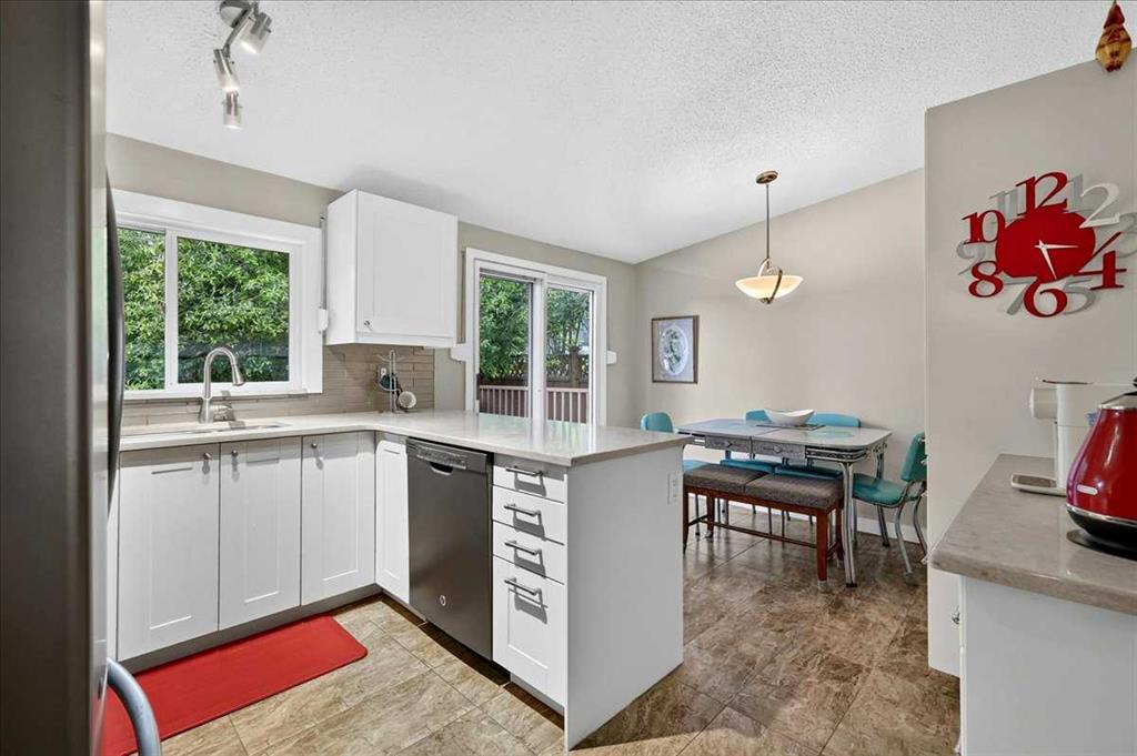 Third View of 1123 48 Avenue NW, North Haven, Calgary, Alberta, T2K 0J6