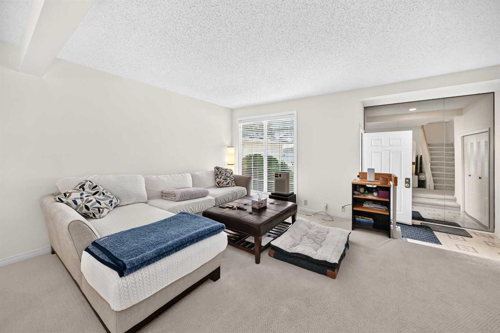 Fourth View of 371 Point Mckay Gardens NW, Point McKay, Calgary, Alberta, T3B 5C1