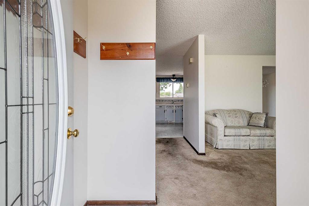Fifth View of 189 Hull Crescent NE, Northeast Crescent Heights, Medicine Hat, Alberta, T1C 1C9