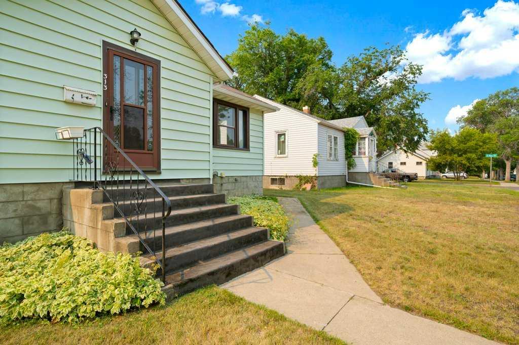 Fifth View of 313 6 Street SE, SE Hill, Medicine Hat, Alberta, T1A 1H2