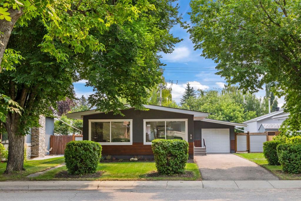 38 Westwood Drive SW, A2331864, Alberta,