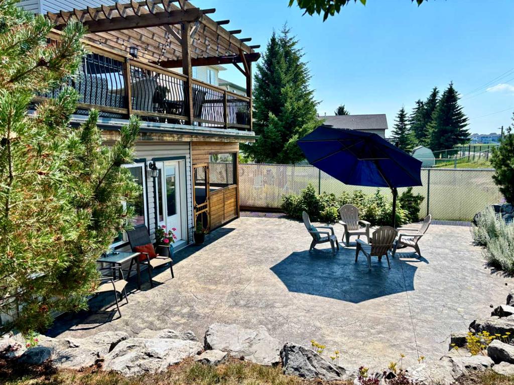 Third View of 32 Meadowpark Place , NONE, Carstairs, Alberta, T0M0N0