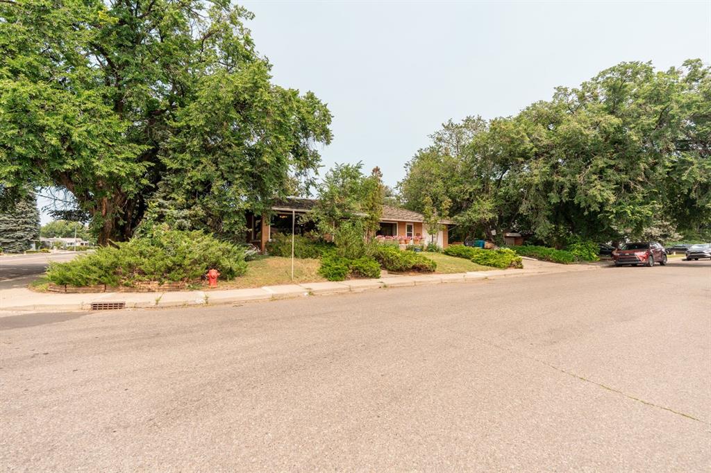 Third View of 1301 15 Avenue S, Agnes Davidson, Lethbridge, Alberta, T1K 0W4