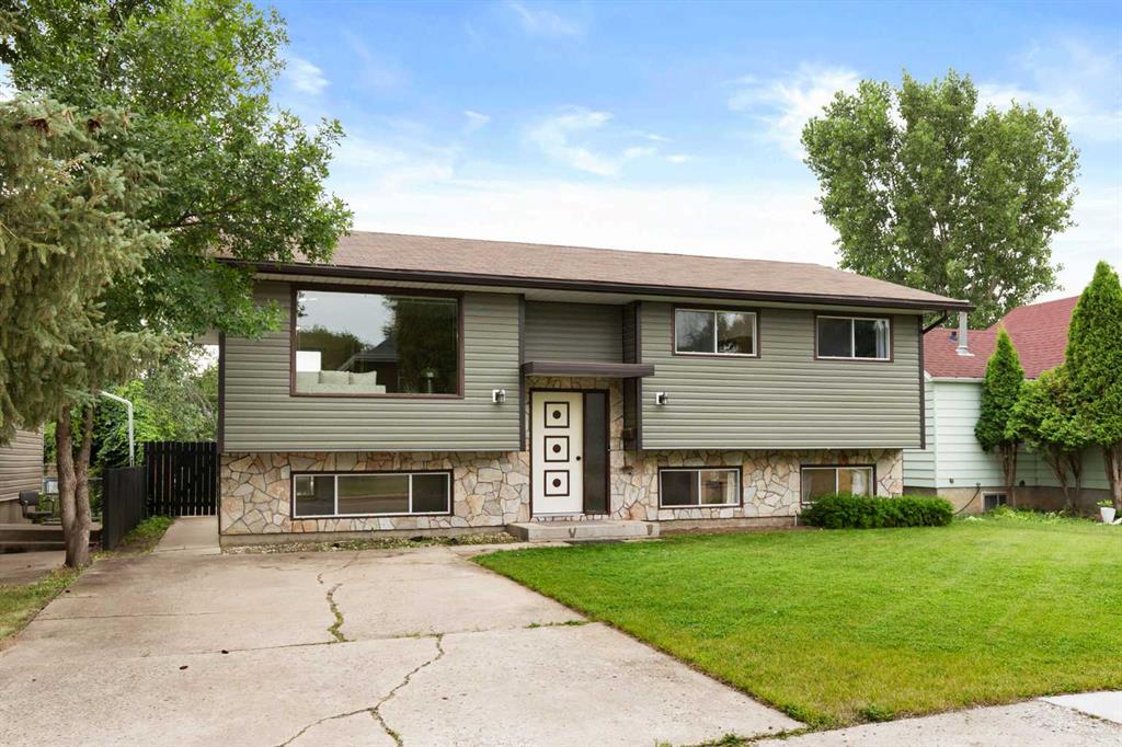 447 8 Street SE, A2332071, Alberta,