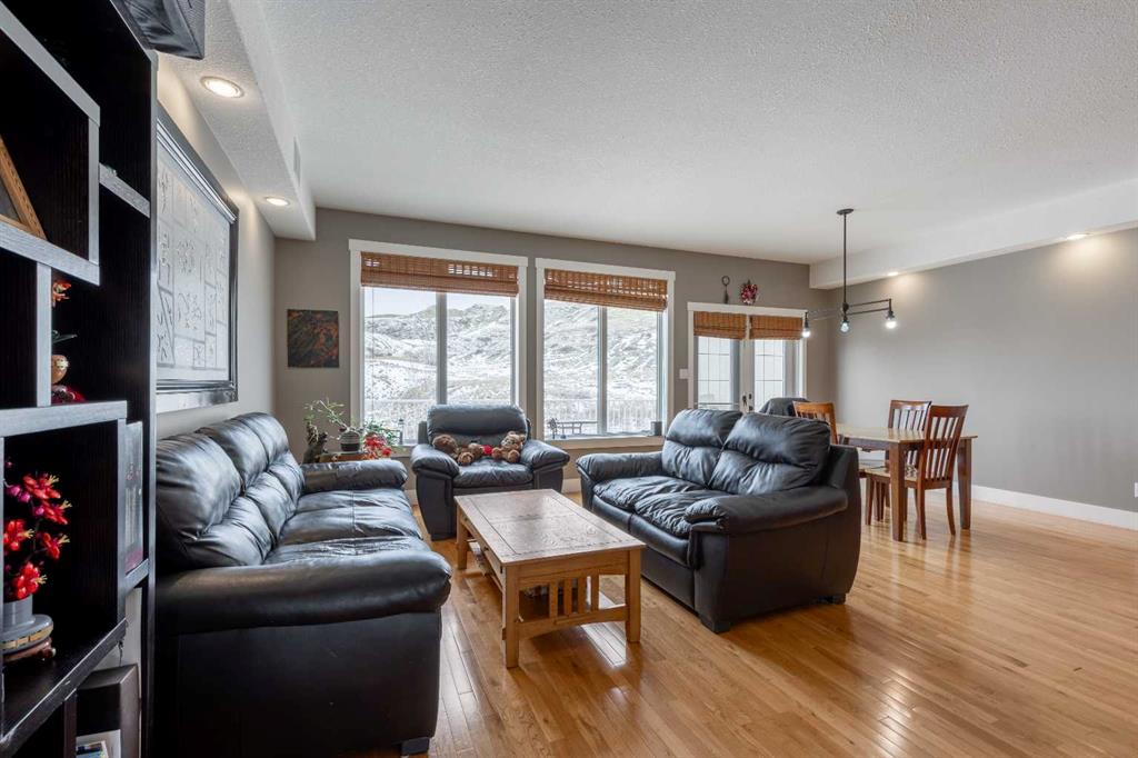 4, 369 Canyon Boulevard W, A2332174, Alberta,