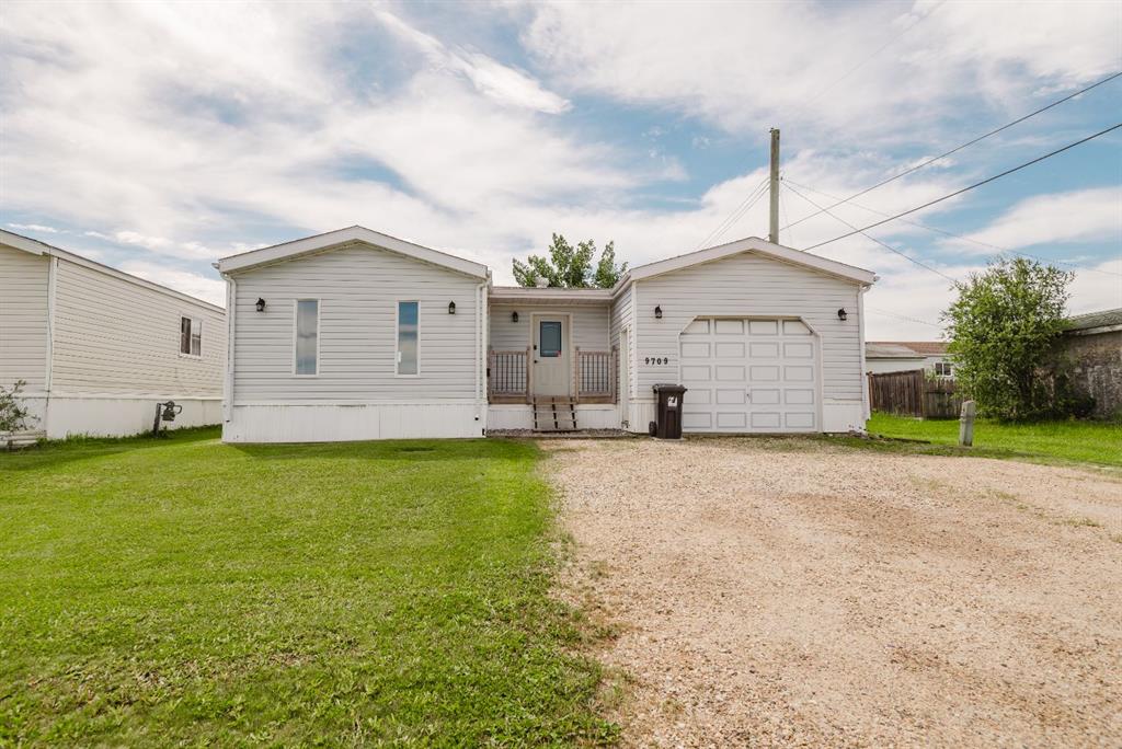 Third View of 9709 107 Avenue , NONE, Clairmont, Alberta, T8X5E5