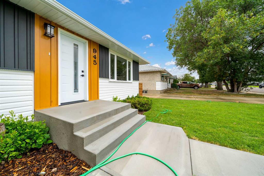 945 Parker Avenue NW, A2332321, Alberta,