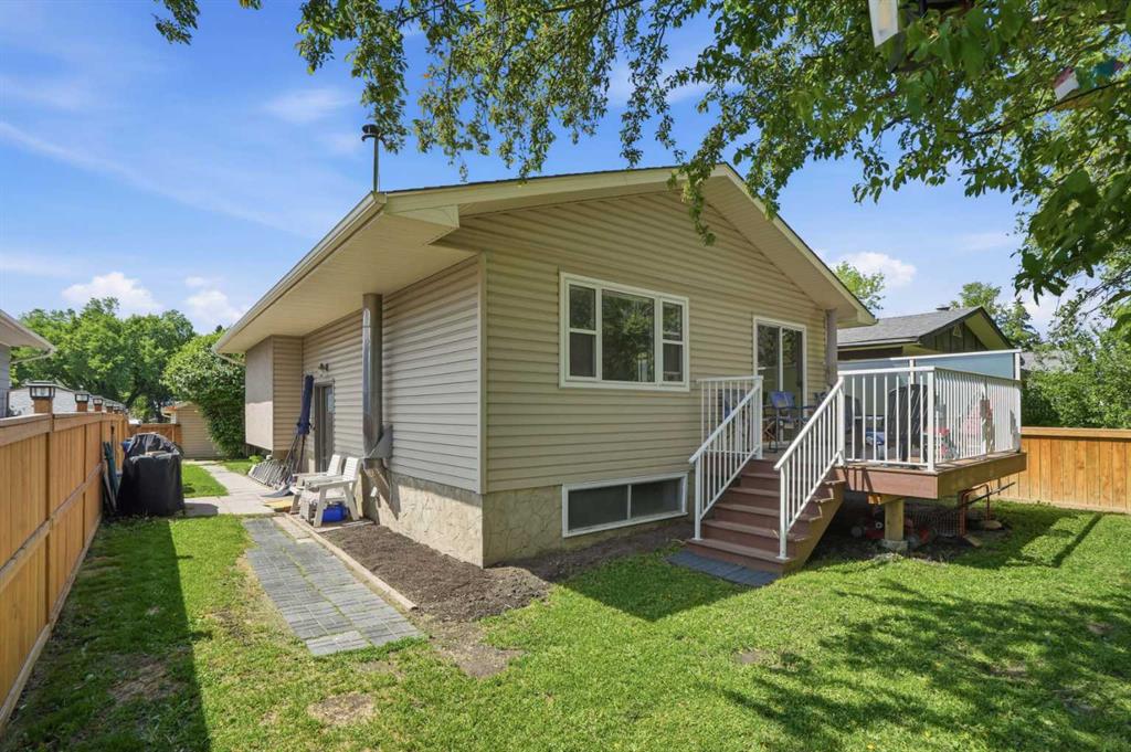 Third View of 3056 32A Street SE, Dover, Calgary, Alberta, T2B 0T3